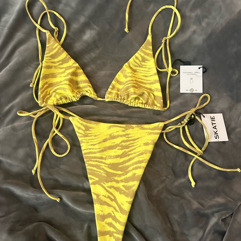 Skatie tropicale bikini set NWT
